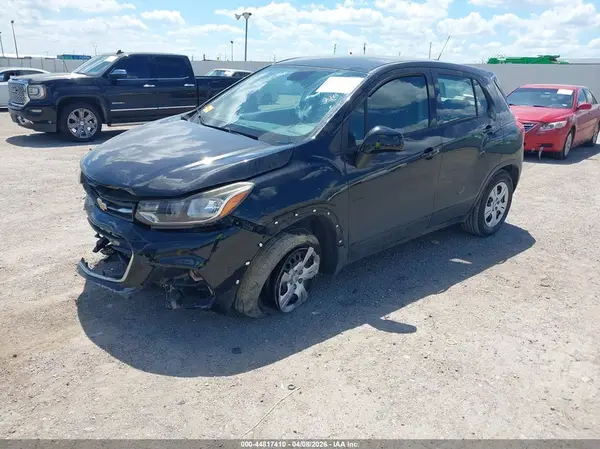 3GNCJKSB9JL154805 2018 CHEVROLET TRAX - Image 2