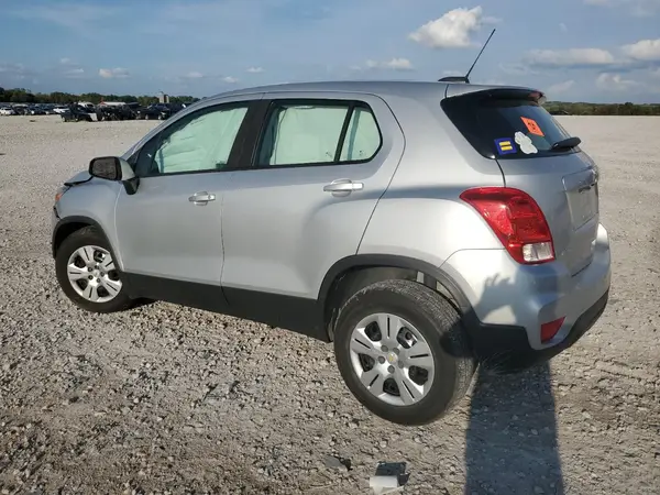 3GNCJKSB9JL163391 2018 CHEVROLET TRAX - Image 2