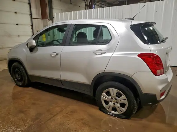 3GNCJKSB9JL203565 2018 CHEVROLET TRAX - Image 2