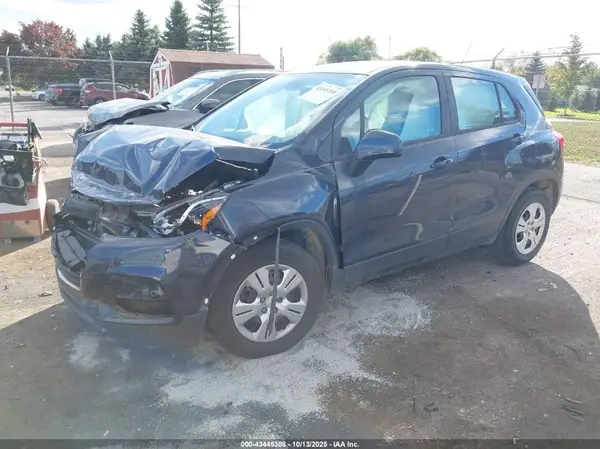 3GNCJKSB9JL210869 2018 CHEVROLET TRAX - Image 2