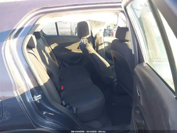 3GNCJKSB9JL210869 2018 CHEVROLET TRAX - Image 8