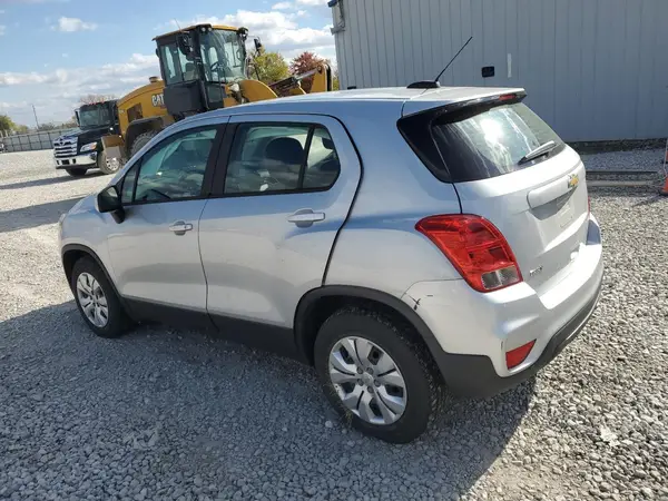 3GNCJKSB9JL211472 2018 CHEVROLET TRAX - Image 2