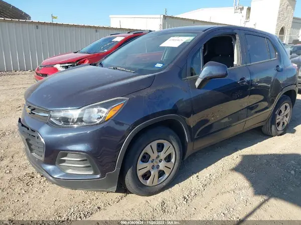 3GNCJKSB9JL212573 2018 CHEVROLET TRAX - Image 2