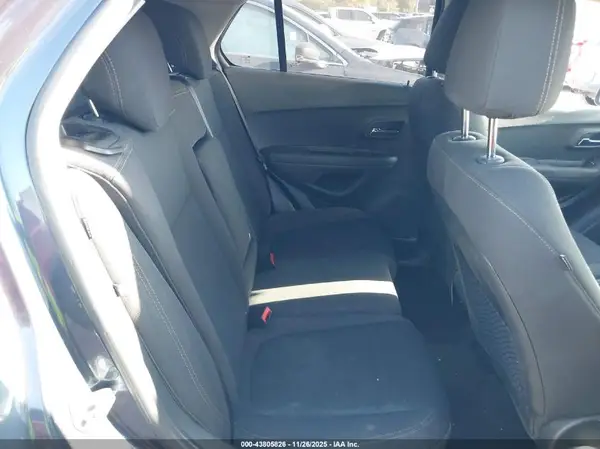 3GNCJKSB9JL212573 2018 CHEVROLET TRAX - Image 8