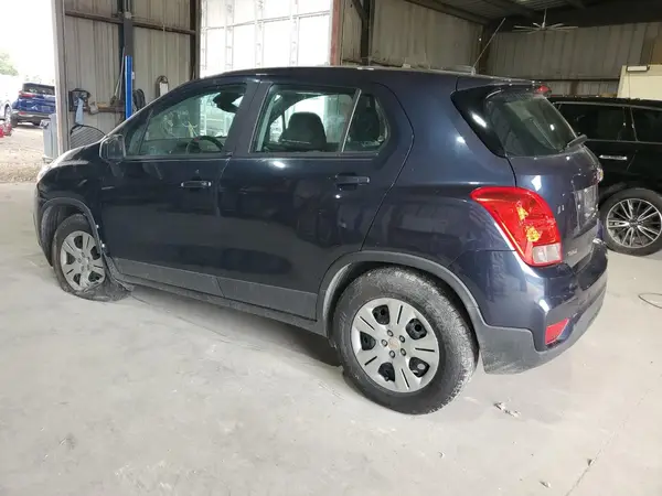 3GNCJKSB9JL215523 2018 CHEVROLET TRAX - Image 2