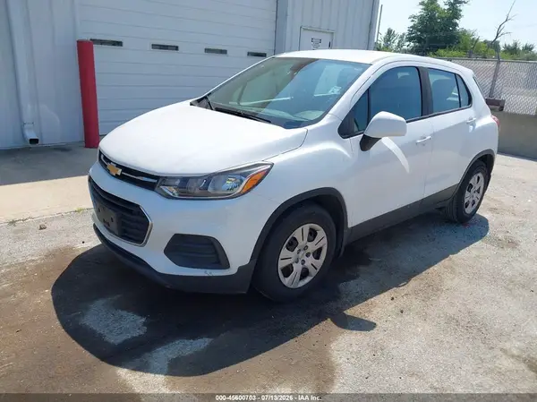 3GNCJKSB9JL225906 2018 CHEVROLET TRAX - Image 2