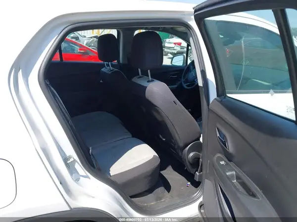3GNCJKSB9JL225906 2018 CHEVROLET TRAX - Image 8