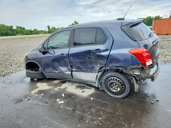 3GNCJKSB9JL226974 2018 CHEVROLET TRAX - Image 2