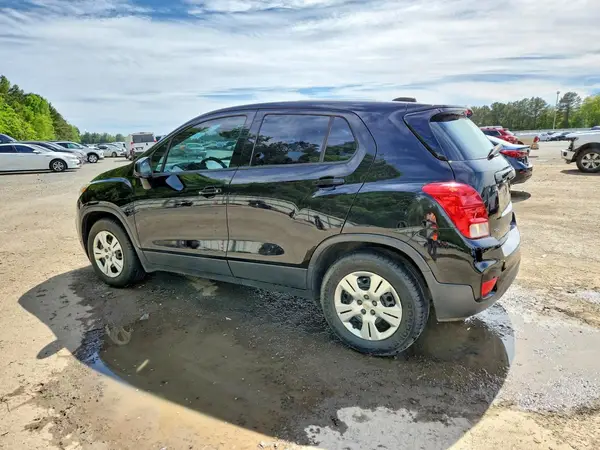 3GNCJKSB9JL236307 2018 CHEVROLET TRAX - Image 2