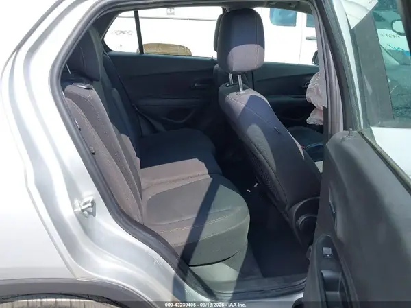 3GNCJKSB9JL267962 2018 CHEVROLET TRAX - Image 8