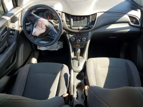 3GNCJKSB9JL308560 2018 CHEVROLET TRAX - Image 8