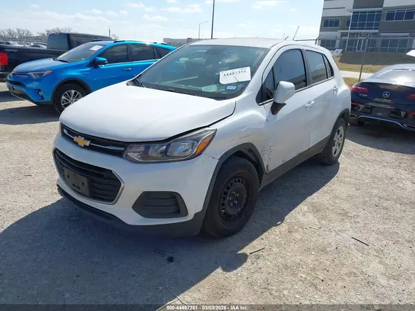 3GNCJKSB9JL316268 2018 CHEVROLET TRAX - Image 2