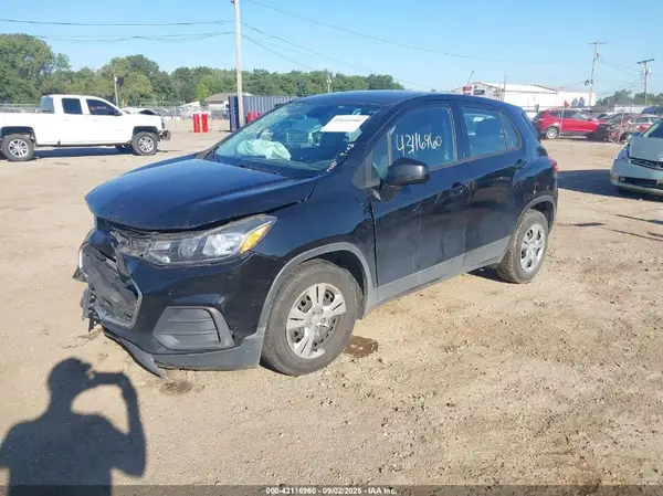 3GNCJKSB9JL347259 2018 CHEVROLET TRAX - Image 2