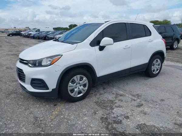 3GNCJKSB9JL351182 2018 CHEVROLET TRAX - Image 2
