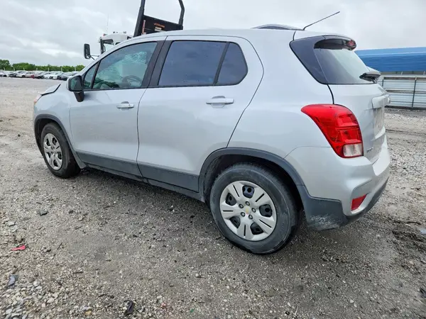 3GNCJKSB9JL370699 2018 CHEVROLET TRAX - Image 2