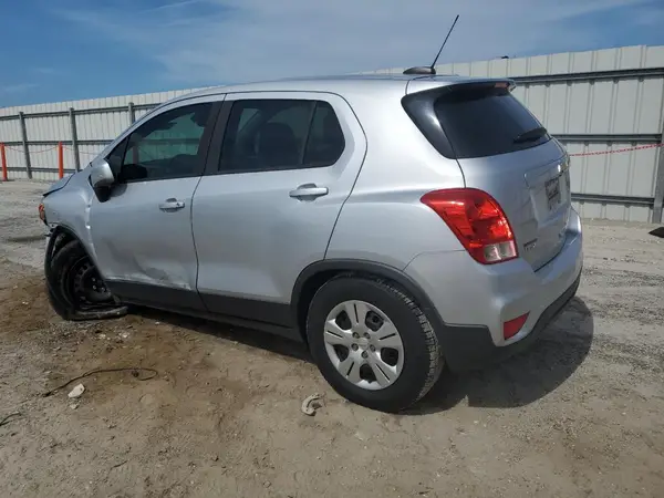 3GNCJKSB9JL370766 2018 CHEVROLET TRAX - Image 2