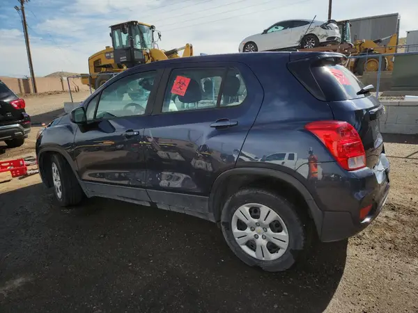 3GNCJKSB9JL382528 2018 CHEVROLET TRAX - Image 2