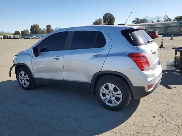 3GNCJKSB9JL383811 2018 CHEVROLET TRAX - Image 2