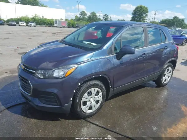3GNCJKSB9JL400302 2018 CHEVROLET TRAX - Image 2