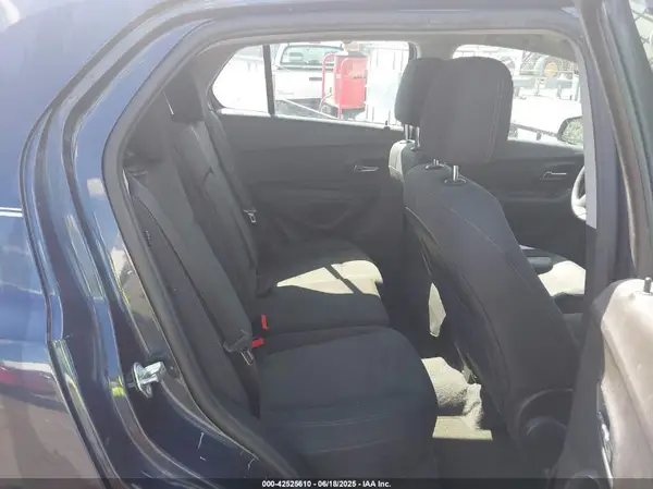 3GNCJKSB9JL400302 2018 CHEVROLET TRAX - Image 8
