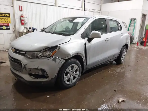 3GNCJKSB9JL403202 2018 CHEVROLET TRAX - Image 2