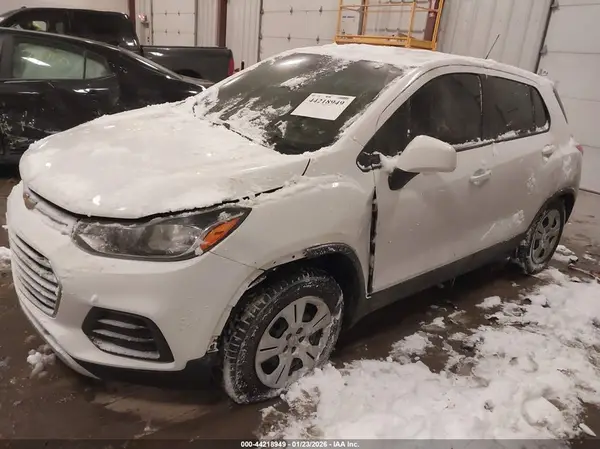 3GNCJKSB9JL408495 2018 CHEVROLET TRAX - Image 2