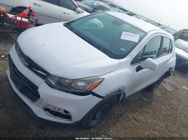 3GNCJKSB9JL411672 2018 CHEVROLET TRAX - Image 2