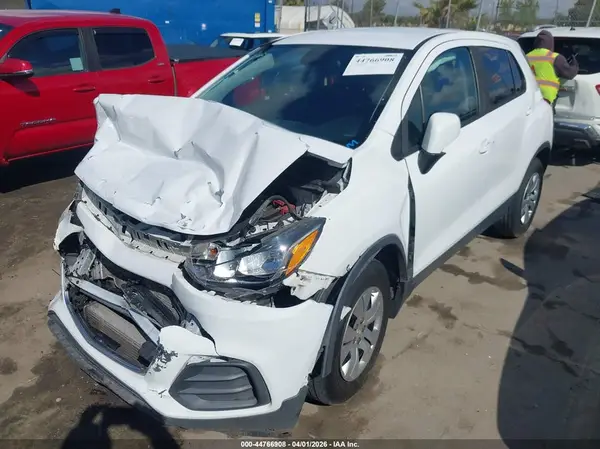 3GNCJKSB9KL118579 2019 CHEVROLET TRAX - Image 2