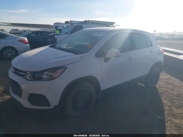 3GNCJKSB9KL128965 2019 CHEVROLET TRAX - Image 2