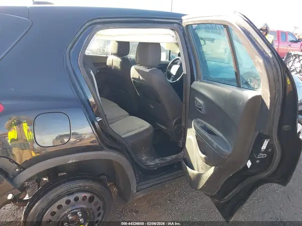 3GNCJKSB9KL145782 2019 CHEVROLET TRAX - Image 8