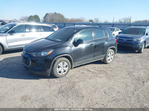 3GNCJKSB9KL154563 2019 CHEVROLET TRAX - Image 2