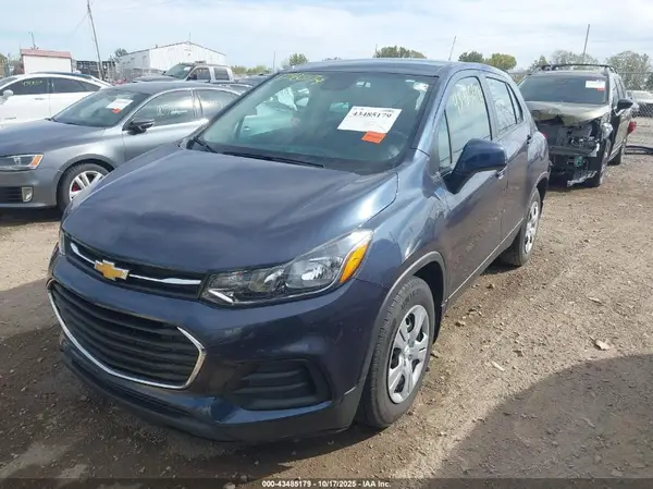 3GNCJKSB9KL156443 2019 CHEVROLET TRAX - Image 2