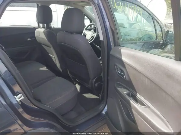 3GNCJKSB9KL156443 2019 CHEVROLET TRAX - Image 8