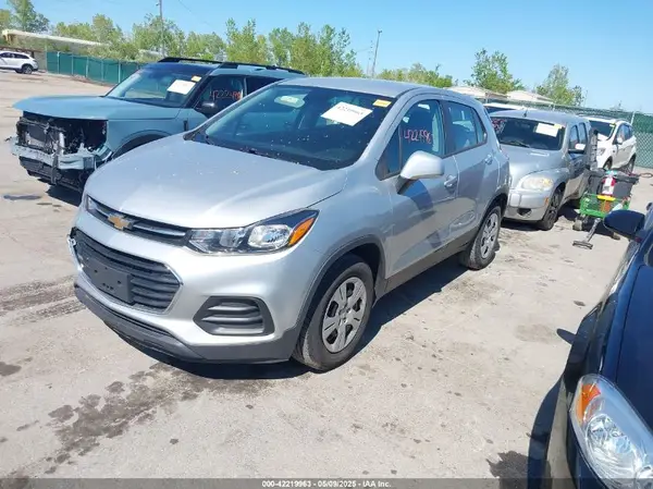 3GNCJKSB9KL163019 2019 CHEVROLET TRAX - Image 2