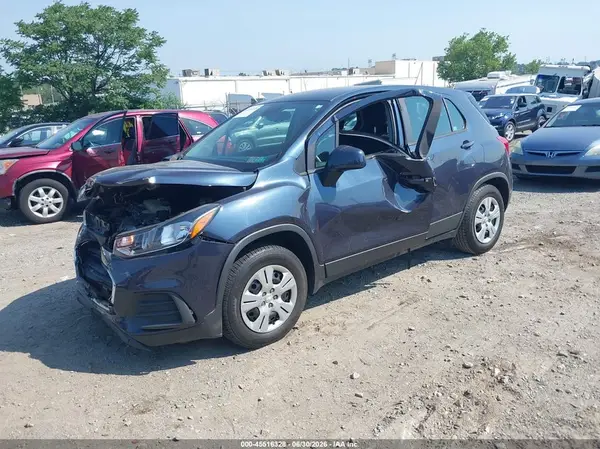 3GNCJKSB9KL175686 2019 CHEVROLET TRAX - Image 2