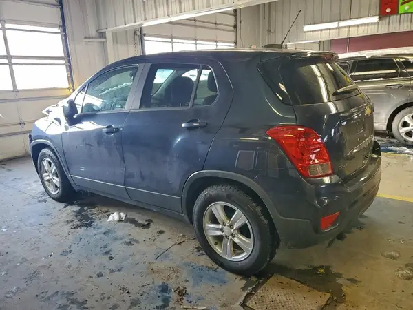 3GNCJKSB9KL190818 2019 CHEVROLET TRAX - Image 2