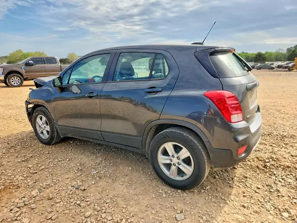 3GNCJKSB9KL195212 2019 CHEVROLET TRAX - Image 2