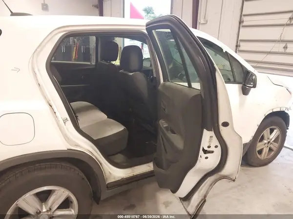3GNCJKSB9KL201090 2019 CHEVROLET TRAX - Image 8