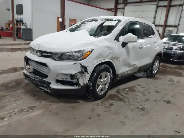 3GNCJKSB9KL205009 2019 CHEVROLET TRAX - Image 2