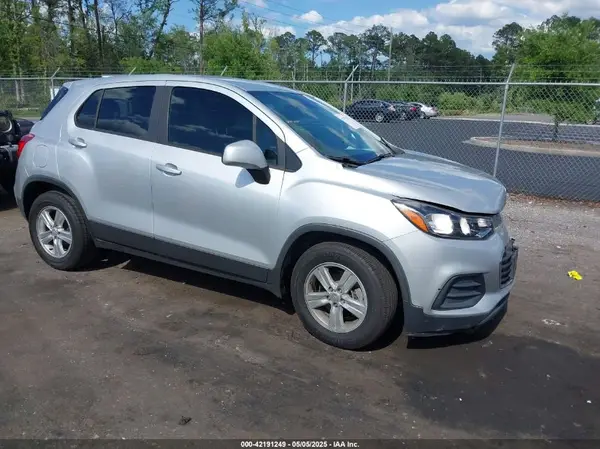 3GNCJKSB9KL211344 2019 CHEVROLET TRAX - Image 1