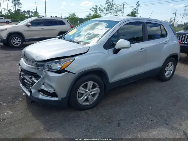 3GNCJKSB9KL211344 2019 CHEVROLET TRAX - Image 2