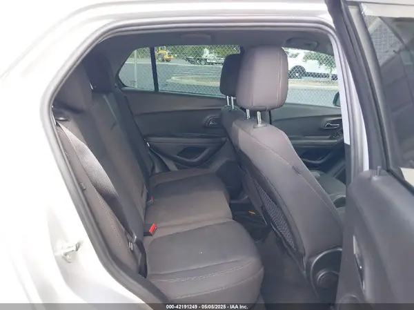 3GNCJKSB9KL211344 2019 CHEVROLET TRAX - Image 8
