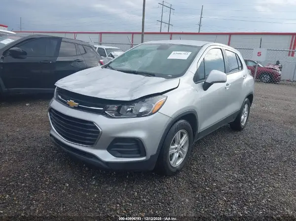 3GNCJKSB9KL245803 2019 CHEVROLET TRAX - Image 2