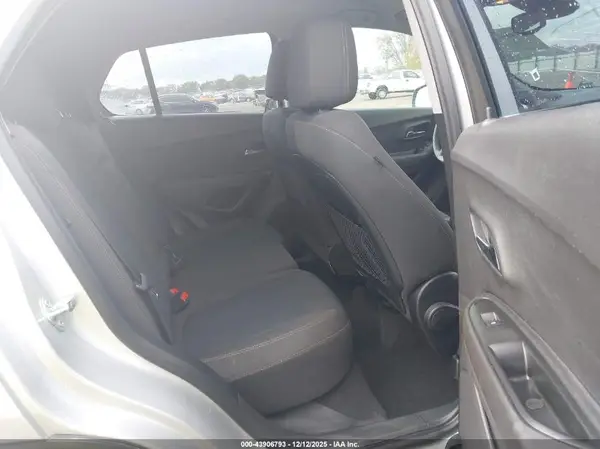 3GNCJKSB9KL245803 2019 CHEVROLET TRAX - Image 8