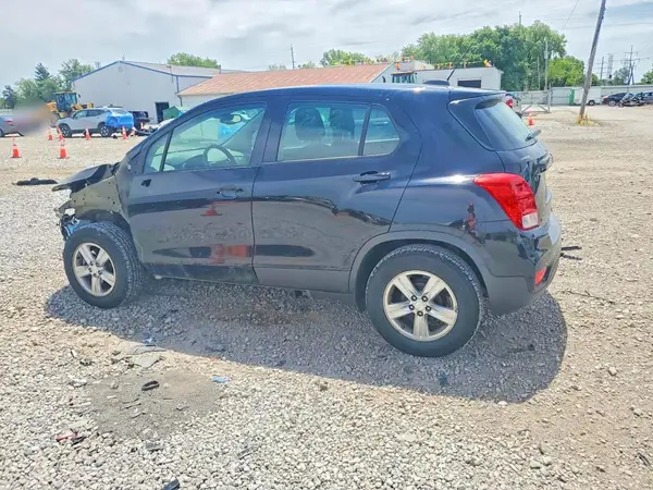 3GNCJKSB9KL247812 2019 CHEVROLET TRAX - Image 2