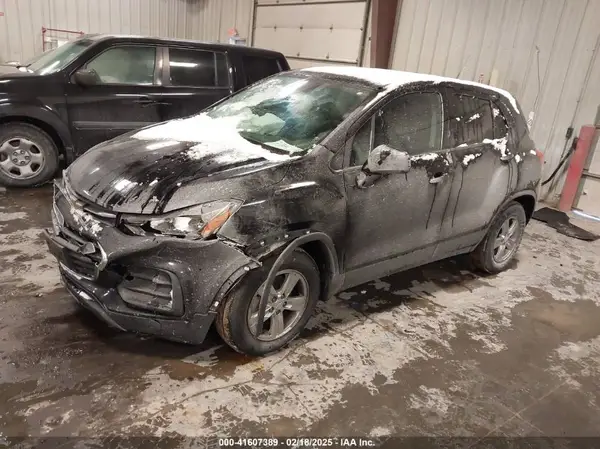 3GNCJKSB9KL248782 2019 CHEVROLET TRAX - Image 2