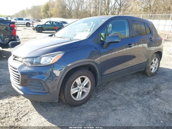 3GNCJKSB9KL250516 2019 CHEVROLET TRAX - Image 2