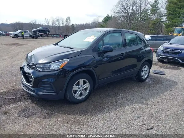 3GNCJKSB9KL256557 2019 CHEVROLET TRAX - Image 2