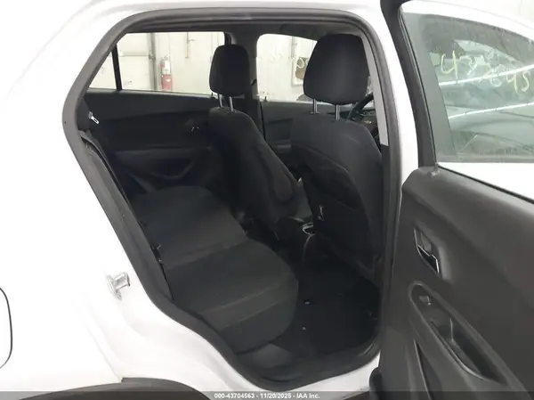 3GNCJKSB9KL260883 2019 CHEVROLET TRAX - Image 8