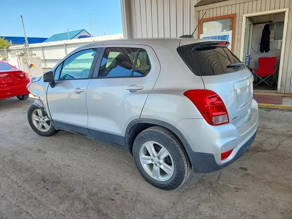 3GNCJKSB9KL261144 2019 CHEVROLET TRAX - Image 2